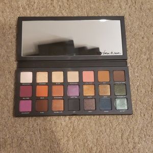 Urban Decay Makeup - Urban Decay Born to Run Eyeshadow Palette Urban Decay Makeup - Urban Decay Born to Run Eyeshadow Palette